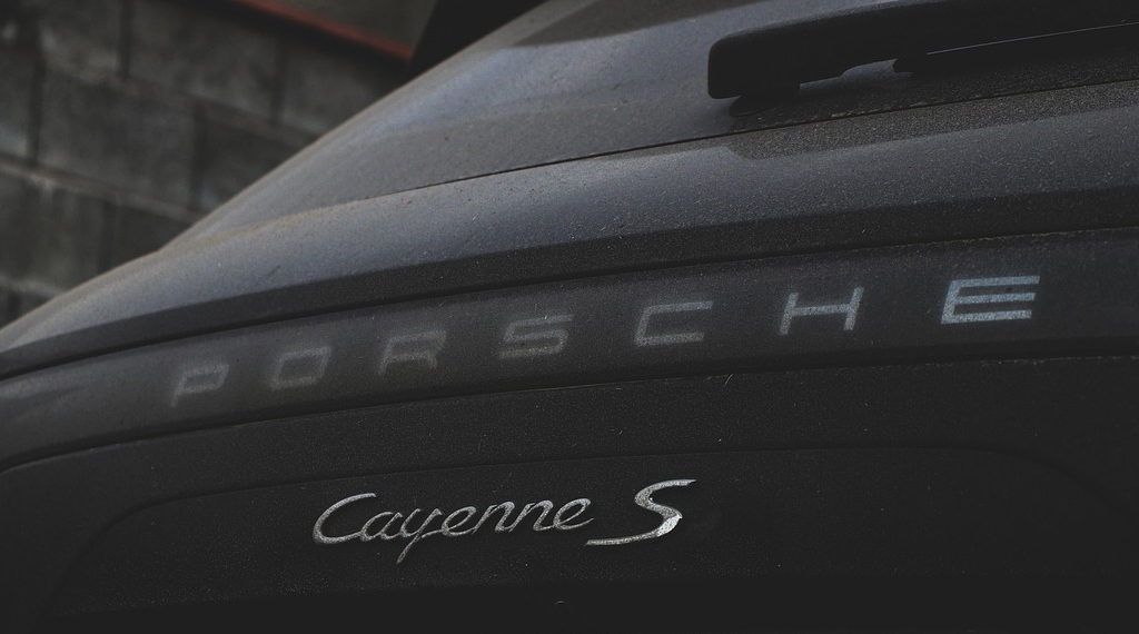 Porsche cay1
