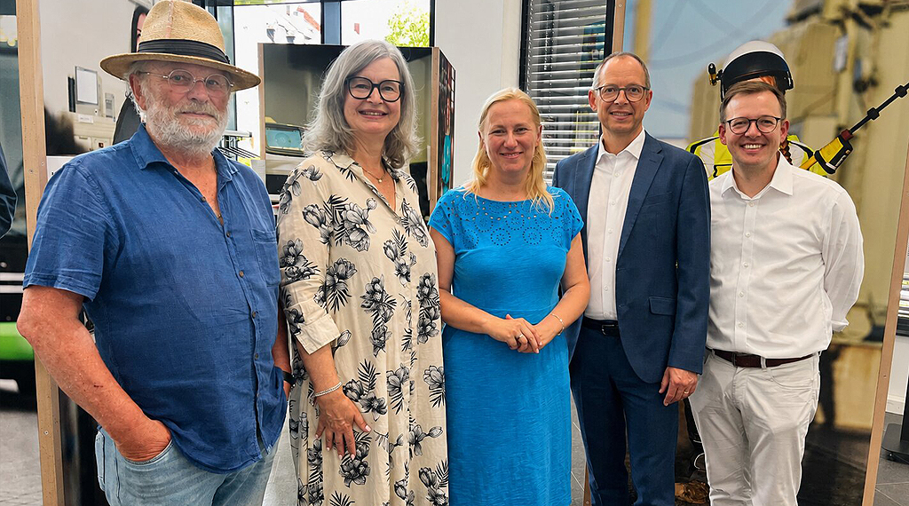 Re ausstellung stolz